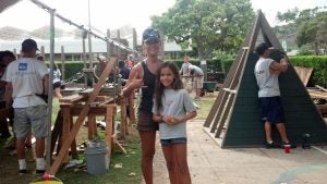 hns6 Woman and child doing shaka