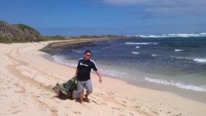 imag4368 man hauling trash on beach
